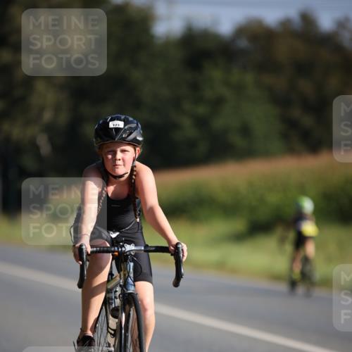 01.09.2024 - 17. Tribühne Triathlon H.Heesch http://msf.ph/oto/6938176 01.09.2024 09:43:25 Radfahren 95, 123 meine-sportfotos.de