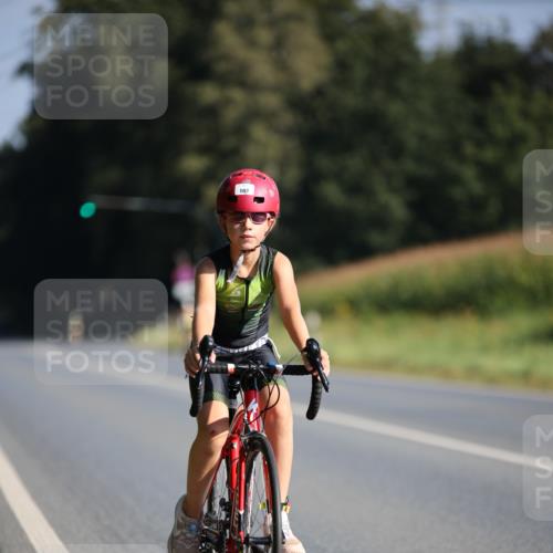 01.09.2024 - 17. Tribühne Triathlon H.Heesch http://msf.ph/oto/6938201 01.09.2024 09:43:49 Radfahren 102 meine-sportfotos.de