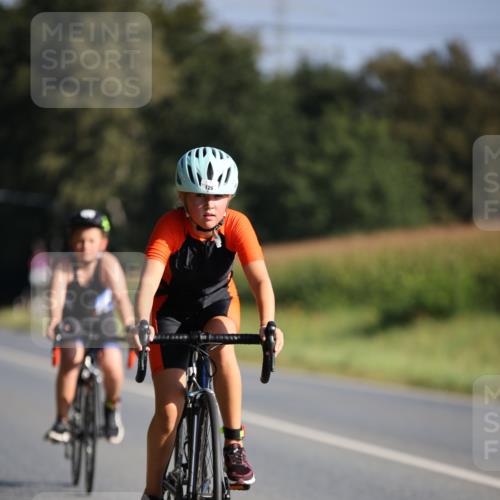 01.09.2024 - 17. Tribühne Triathlon H.Heesch http://msf.ph/oto/6938237 01.09.2024 09:44:07 Radfahren 122, 126 meine-sportfotos.de