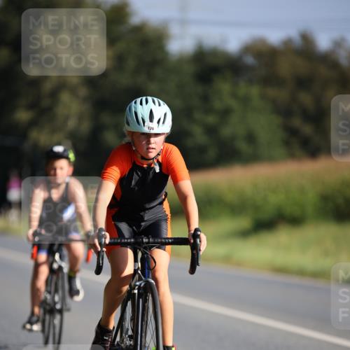 01.09.2024 - 17. Tribühne Triathlon H.Heesch http://msf.ph/oto/6938242 01.09.2024 09:44:07 Radfahren 122, 126 meine-sportfotos.de