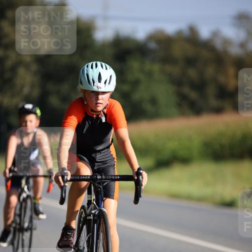 01.09.2024 - 17. Tribühne Triathlon H.Heesch http://msf.ph/oto/6938247 01.09.2024 09:44:07 Radfahren 122, 126 meine-sportfotos.de