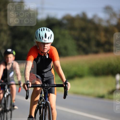 01.09.2024 - 17. Tribühne Triathlon H.Heesch http://msf.ph/oto/6938251 01.09.2024 09:44:07 Radfahren 122, 126 meine-sportfotos.de
