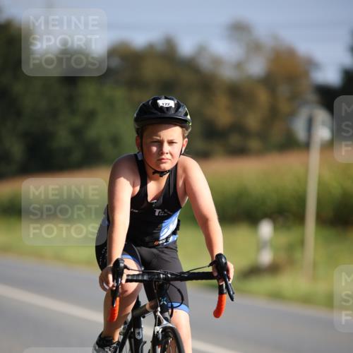 01.09.2024 - 17. Tribühne Triathlon H.Heesch http://msf.ph/oto/6938255 01.09.2024 09:44:08 Radfahren 122, 126 meine-sportfotos.de