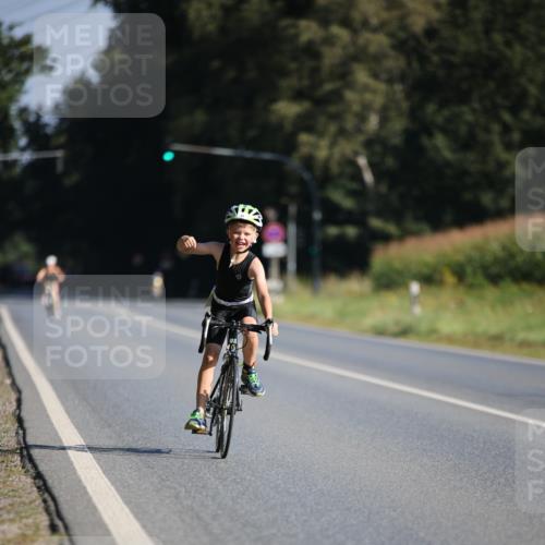 01.09.2024 - 17. Tribühne Triathlon H.Heesch http://msf.ph/oto/6938366 01.09.2024 09:45:23 Radfahren 69 meine-sportfotos.de