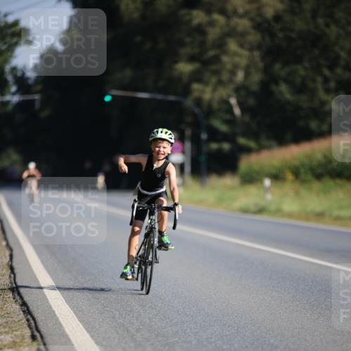 01.09.2024 - 17. Tribühne Triathlon H.Heesch http://msf.ph/oto/6938372 01.09.2024 09:45:23 Radfahren 69 meine-sportfotos.de