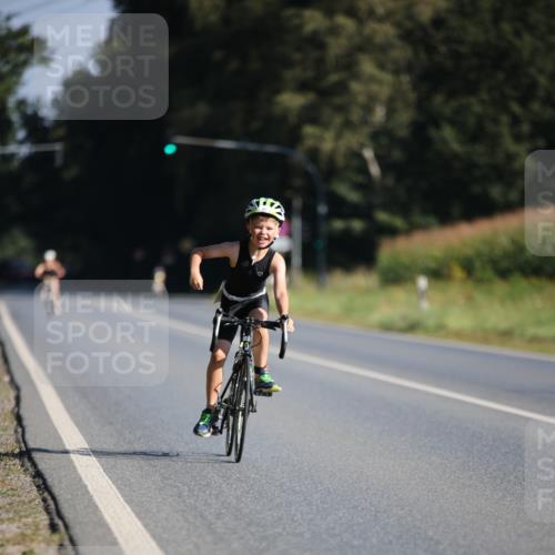 01.09.2024 - 17. Tribühne Triathlon H.Heesch http://msf.ph/oto/6938376 01.09.2024 09:45:23 Radfahren 69 meine-sportfotos.de