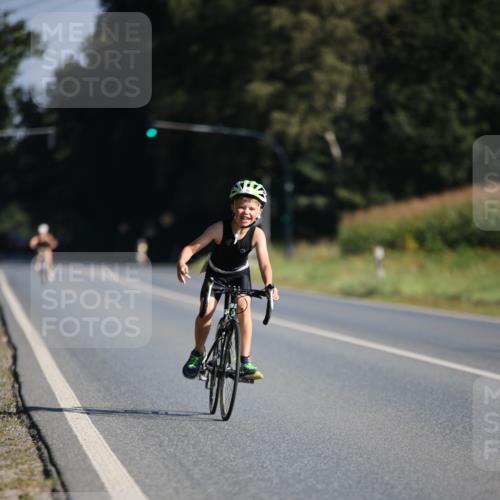 01.09.2024 - 17. Tribühne Triathlon H.Heesch http://msf.ph/oto/6938382 01.09.2024 09:45:23 Radfahren 69 meine-sportfotos.de