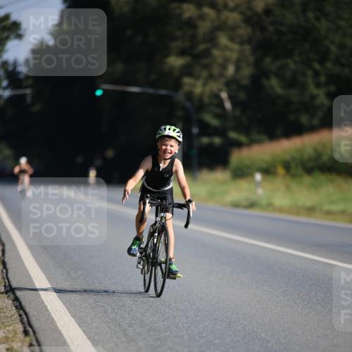 01.09.2024 - 17. Tribühne Triathlon H.Heesch http://msf.ph/oto/6938387 01.09.2024 09:45:23 Radfahren 69 meine-sportfotos.de