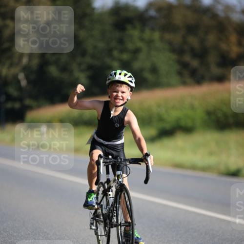 01.09.2024 - 17. Tribühne Triathlon H.Heesch http://msf.ph/oto/6938391 01.09.2024 09:45:24 Radfahren 69 meine-sportfotos.de