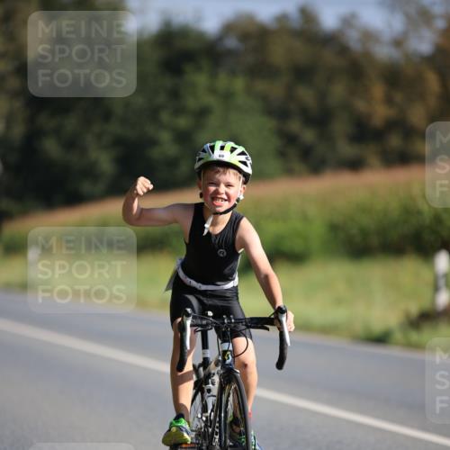 01.09.2024 - 17. Tribühne Triathlon H.Heesch http://msf.ph/oto/6938400 01.09.2024 09:45:25 Radfahren 69 meine-sportfotos.de