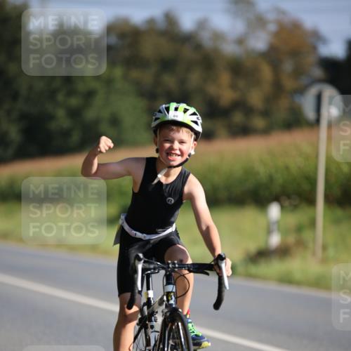 01.09.2024 - 17. Tribühne Triathlon H.Heesch http://msf.ph/oto/6938411 01.09.2024 09:45:25 Radfahren 69 meine-sportfotos.de