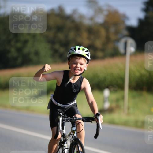 01.09.2024 - 17. Tribühne Triathlon H.Heesch http://msf.ph/oto/6938415 01.09.2024 09:45:25 Radfahren 69 meine-sportfotos.de
