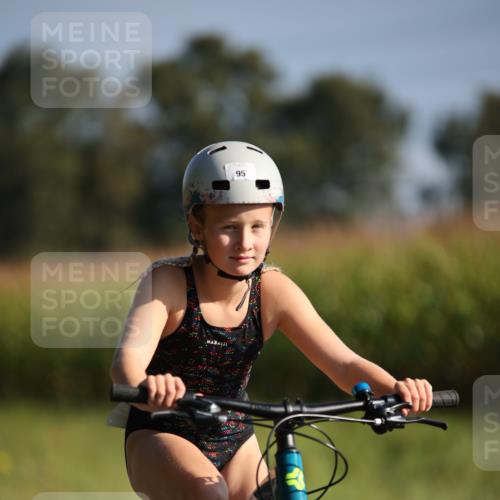 01.09.2024 - 17. Tribühne Triathlon H.Heesch http://msf.ph/oto/6938449 01.09.2024 09:45:37 Radfahren 95 meine-sportfotos.de