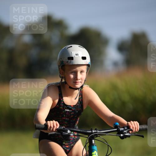 01.09.2024 - 17. Tribühne Triathlon H.Heesch http://msf.ph/oto/6938453 01.09.2024 09:45:37 Radfahren 95 meine-sportfotos.de