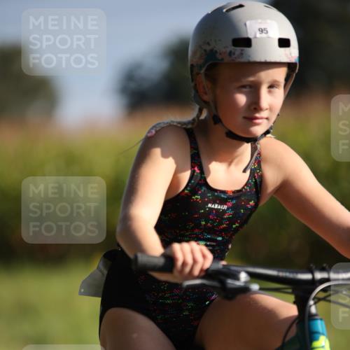 01.09.2024 - 17. Tribühne Triathlon H.Heesch http://msf.ph/oto/6938465 01.09.2024 09:45:38 Radfahren 95 meine-sportfotos.de