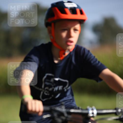 01.09.2024 - 17. Tribühne Triathlon H.Heesch http://msf.ph/oto/6938541 01.09.2024 09:46:21 Radfahren 116 meine-sportfotos.de
