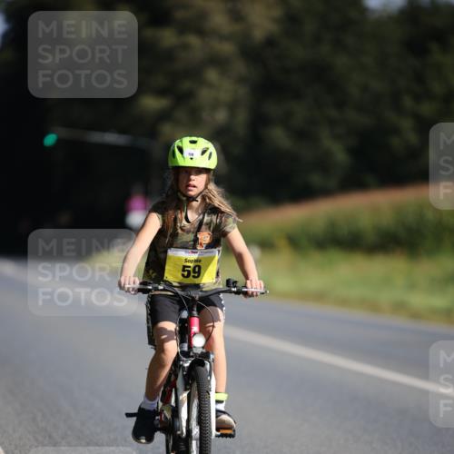 01.09.2024 - 17. Tribühne Triathlon H.Heesch http://msf.ph/oto/6938614 01.09.2024 10:05:27 Radfahren 59 meine-sportfotos.de
