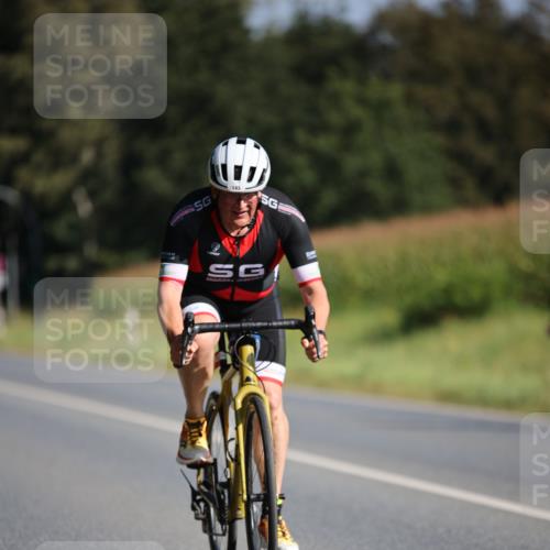 01.09.2024 - 17. Tribühne Triathlon H.Heesch http://msf.ph/oto/6938910 01.09.2024 10:28:27 Radfahren 143 meine-sportfotos.de