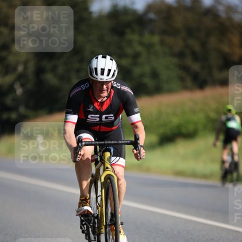 01.09.2024 - 17. Tribühne Triathlon H.Heesch http://msf.ph/oto/6938914 01.09.2024 10:28:27 Radfahren 143 meine-sportfotos.de