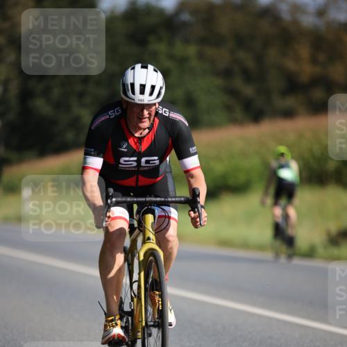 01.09.2024 - 17. Tribühne Triathlon H.Heesch http://msf.ph/oto/6938919 01.09.2024 10:28:27 Radfahren 143 meine-sportfotos.de