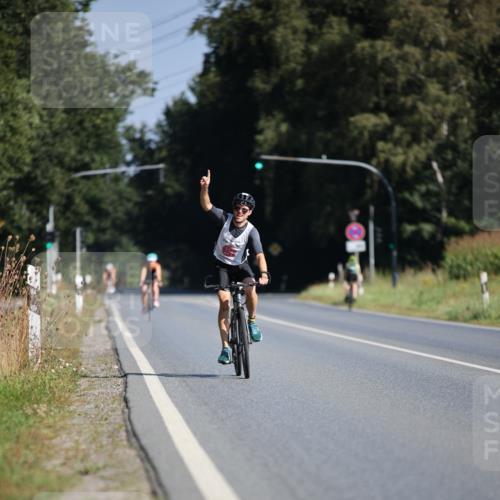 01.09.2024 - 17. Tribühne Triathlon H.Heesch http://msf.ph/oto/6938942 01.09.2024 10:28:36 Radfahren 153, 156, 256 meine-sportfotos.de