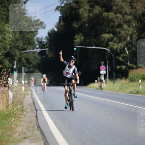 01.09.2024 - 17. Tribühne Triathlon H.Heesch http://msf.ph/oto/6938946 01.09.2024 10:28:36 Radfahren 153, 156, 256 meine-sportfotos.de