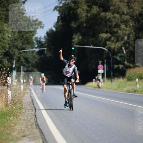 01.09.2024 - 17. Tribühne Triathlon H.Heesch http://msf.ph/oto/6938957 01.09.2024 10:28:36 Radfahren 153, 156, 256 meine-sportfotos.de
