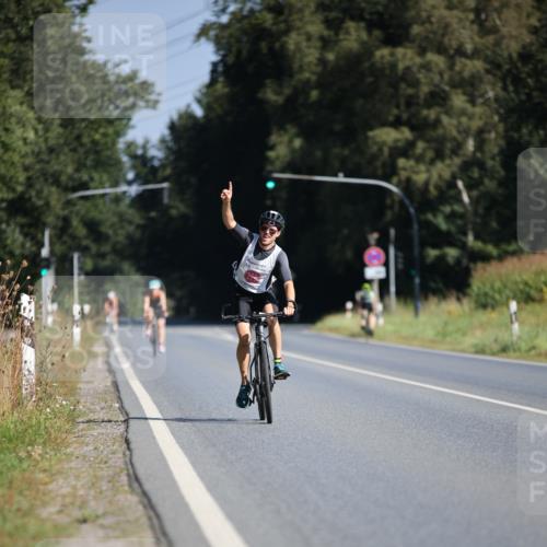 01.09.2024 - 17. Tribühne Triathlon H.Heesch http://msf.ph/oto/6938961 01.09.2024 10:28:36 Radfahren 153, 156, 256 meine-sportfotos.de