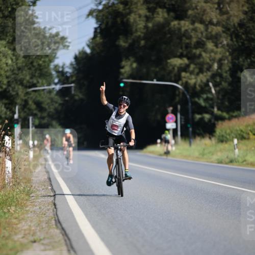 01.09.2024 - 17. Tribühne Triathlon H.Heesch http://msf.ph/oto/6938965 01.09.2024 10:28:36 Radfahren 153, 156, 256 meine-sportfotos.de