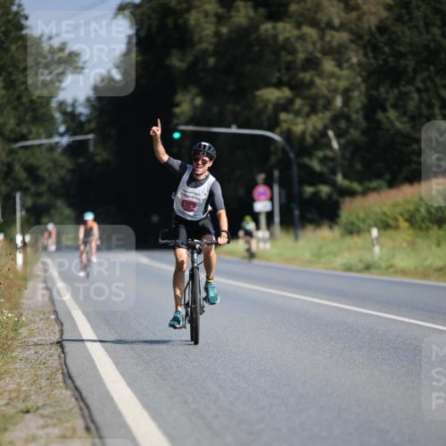 01.09.2024 - 17. Tribühne Triathlon H.Heesch http://msf.ph/oto/6938980 01.09.2024 10:28:37 Radfahren 153, 156, 256 meine-sportfotos.de