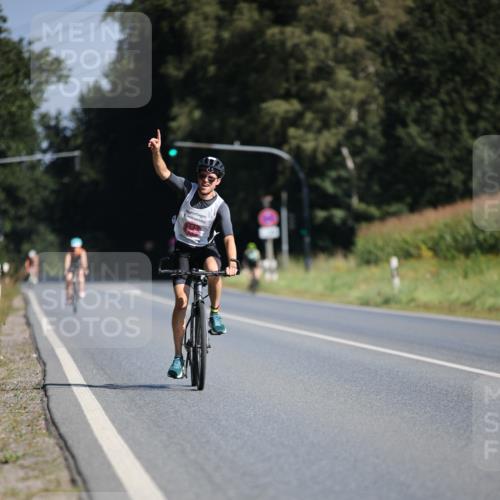 01.09.2024 - 17. Tribühne Triathlon H.Heesch http://msf.ph/oto/6938984 01.09.2024 10:28:37 Radfahren 153, 156, 256 meine-sportfotos.de