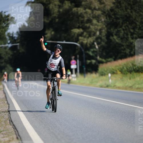 01.09.2024 - 17. Tribühne Triathlon H.Heesch http://msf.ph/oto/6938989 01.09.2024 10:28:37 Radfahren 153, 156, 256 meine-sportfotos.de