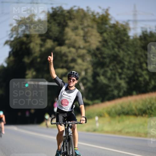 01.09.2024 - 17. Tribühne Triathlon H.Heesch http://msf.ph/oto/6938998 01.09.2024 10:28:38 Radfahren 153, 156, 256 meine-sportfotos.de