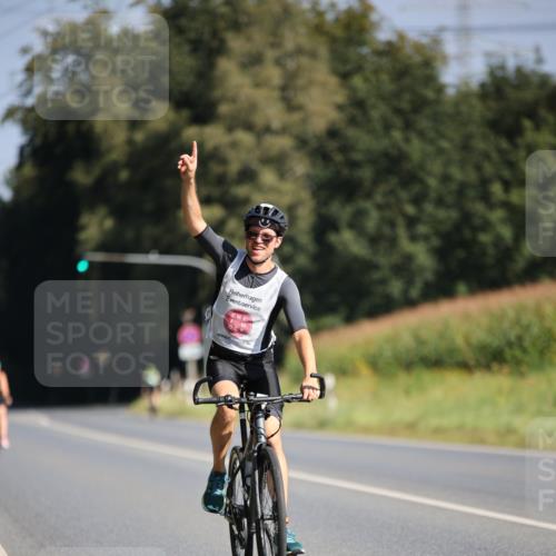 01.09.2024 - 17. Tribühne Triathlon H.Heesch http://msf.ph/oto/6939009 01.09.2024 10:28:38 Radfahren 153, 156, 256 meine-sportfotos.de