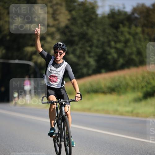 01.09.2024 - 17. Tribühne Triathlon H.Heesch http://msf.ph/oto/6939022 01.09.2024 10:28:38 Radfahren 153, 156, 256 meine-sportfotos.de