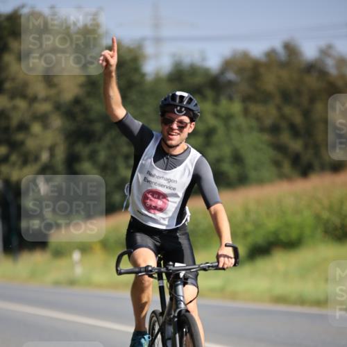 01.09.2024 - 17. Tribühne Triathlon H.Heesch http://msf.ph/oto/6939048 01.09.2024 10:28:39 Radfahren 153, 156, 256 meine-sportfotos.de