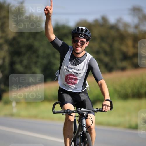 01.09.2024 - 17. Tribühne Triathlon H.Heesch http://msf.ph/oto/6939055 01.09.2024 10:28:39 Radfahren 153, 156, 256 meine-sportfotos.de