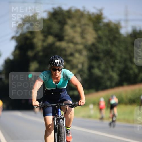 01.09.2024 - 17. Tribühne Triathlon H.Heesch http://msf.ph/oto/6939363 01.09.2024 10:30:52 Radfahren 150, 200, 267, 272, 293, 297, 1071 meine-sportfotos.de