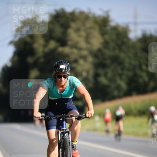 01.09.2024 - 17. Tribühne Triathlon H.Heesch http://msf.ph/oto/6939368 01.09.2024 10:30:52 Radfahren 150, 200, 267, 272, 293, 297, 1071 meine-sportfotos.de