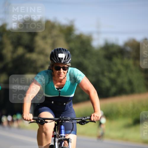 01.09.2024 - 17. Tribühne Triathlon H.Heesch http://msf.ph/oto/6939404 01.09.2024 10:30:52 Radfahren 150, 200, 267, 272, 293, 297, 1071 meine-sportfotos.de