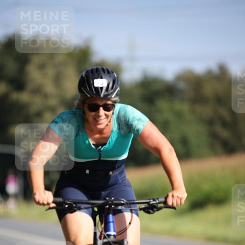01.09.2024 - 17. Tribühne Triathlon H.Heesch http://msf.ph/oto/6939411 01.09.2024 10:30:53 Radfahren 150, 200, 267, 272, 293, 297, 1071 meine-sportfotos.de