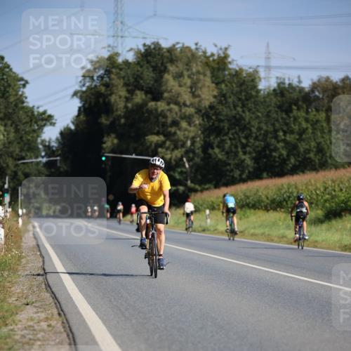 01.09.2024 - 17. Tribühne Triathlon H.Heesch http://msf.ph/oto/6939430 01.09.2024 10:30:59 Radfahren 213, 231, 272, 293, 297, 1071 meine-sportfotos.de