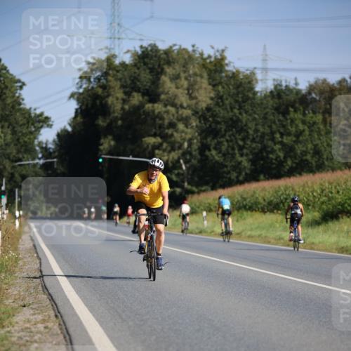 01.09.2024 - 17. Tribühne Triathlon H.Heesch http://msf.ph/oto/6939434 01.09.2024 10:30:59 Radfahren 213, 231, 272, 293, 297, 1071 meine-sportfotos.de