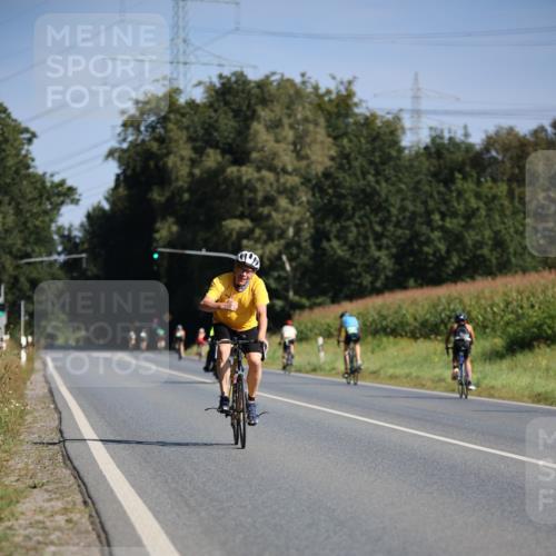 01.09.2024 - 17. Tribühne Triathlon H.Heesch http://msf.ph/oto/6939439 01.09.2024 10:30:59 Radfahren 213, 231, 272, 293, 297, 1071 meine-sportfotos.de