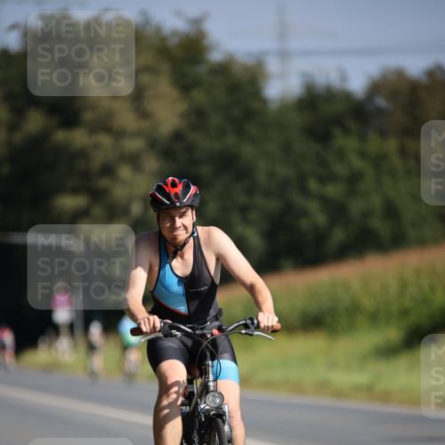 01.09.2024 - 17. Tribühne Triathlon H.Heesch http://msf.ph/oto/6939544 01.09.2024 10:31:45 Radfahren 187, 232, 242, 259, 303, 304, 1062 meine-sportfotos.de