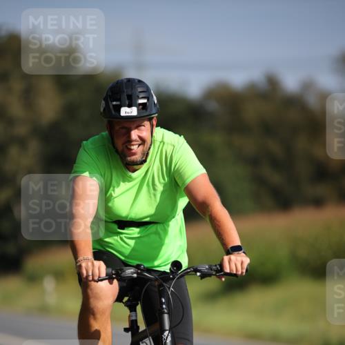 01.09.2024 - 17. Tribühne Triathlon H.Heesch http://msf.ph/oto/6939638 01.09.2024 10:32:14 Radfahren 140, 167, 211, 221, 228 meine-sportfotos.de