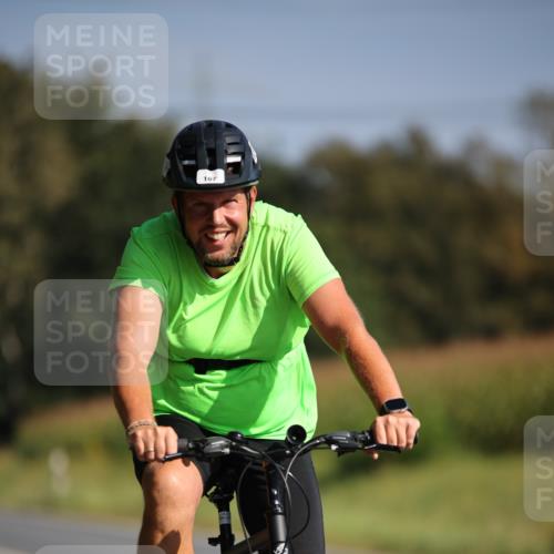 01.09.2024 - 17. Tribühne Triathlon H.Heesch http://msf.ph/oto/6939642 01.09.2024 10:32:14 Radfahren 140, 167, 211, 221, 228 meine-sportfotos.de