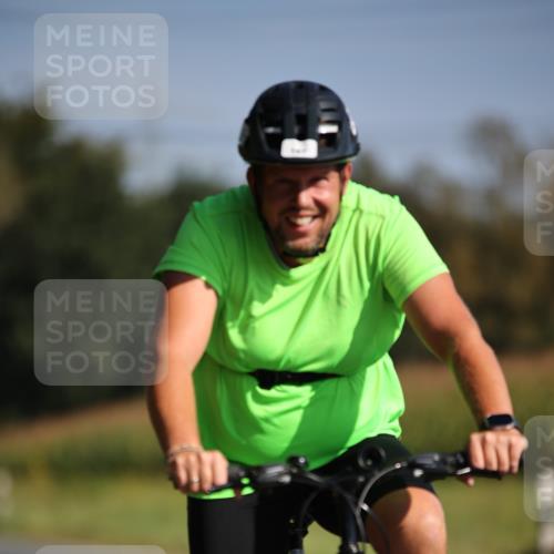 01.09.2024 - 17. Tribühne Triathlon H.Heesch http://msf.ph/oto/6939650 01.09.2024 10:32:14 Radfahren 140, 167, 211, 221, 228 meine-sportfotos.de