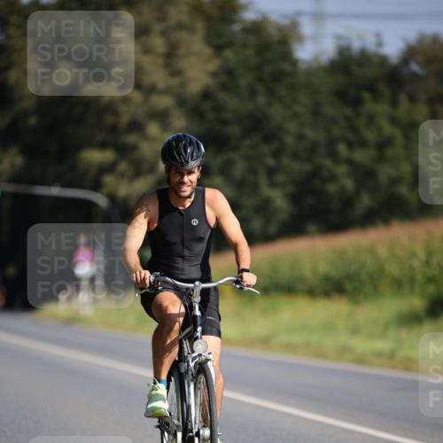 01.09.2024 - 17. Tribühne Triathlon H.Heesch http://msf.ph/oto/6939655 01.09.2024 10:32:23 Radfahren 140, 175, 211 meine-sportfotos.de