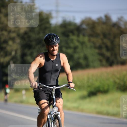 01.09.2024 - 17. Tribühne Triathlon H.Heesch http://msf.ph/oto/6939686 01.09.2024 10:32:24 Radfahren 140, 175, 211 meine-sportfotos.de